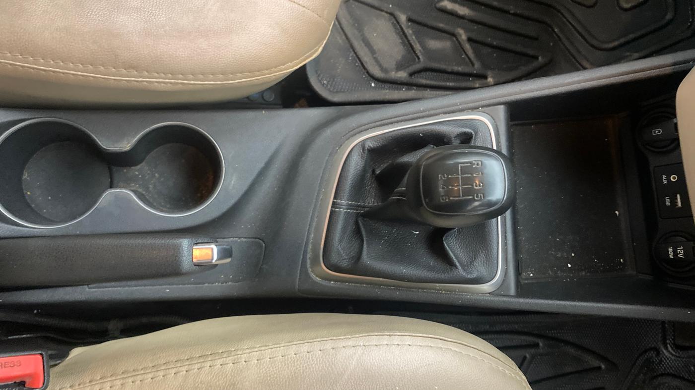 2019 Hyundai Verna 1.6 VTVT SX, Petrol, Manual, 93,662 km, Gear Lever