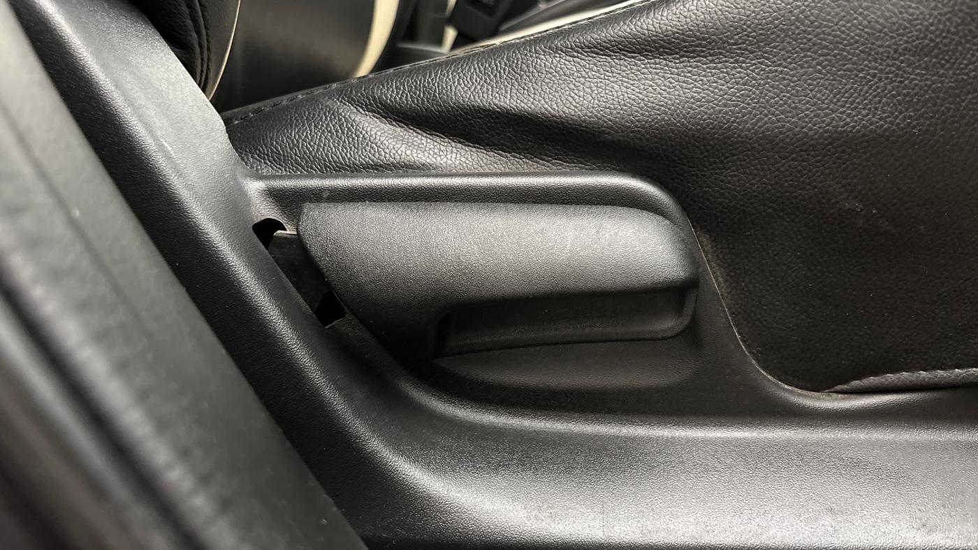 2017 Maruti Swift VXI, Petrol, Manual, 34,892 km, Driver Side Adjustment Panel
