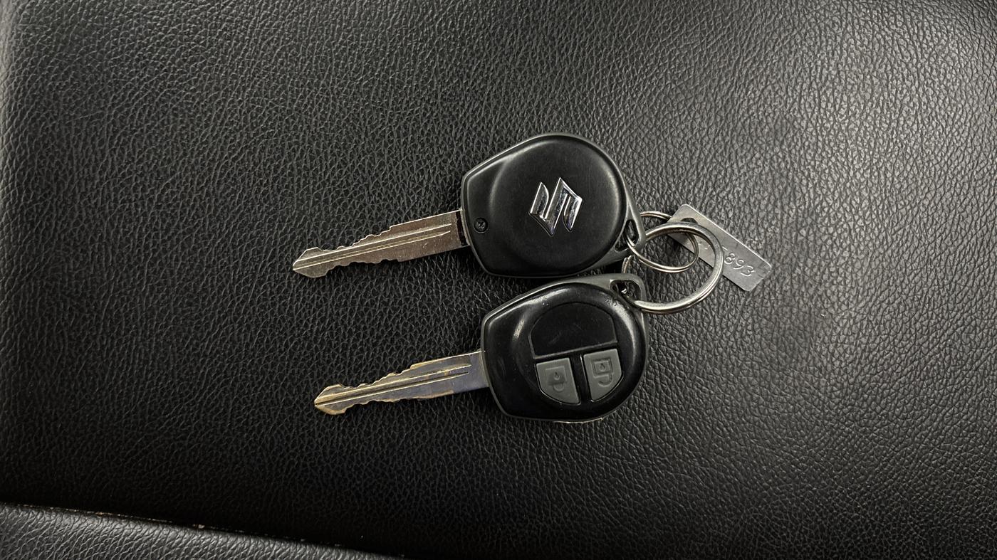 2017 Maruti Swift VXI, Petrol, Manual, 34,892 km, Key Close Up
