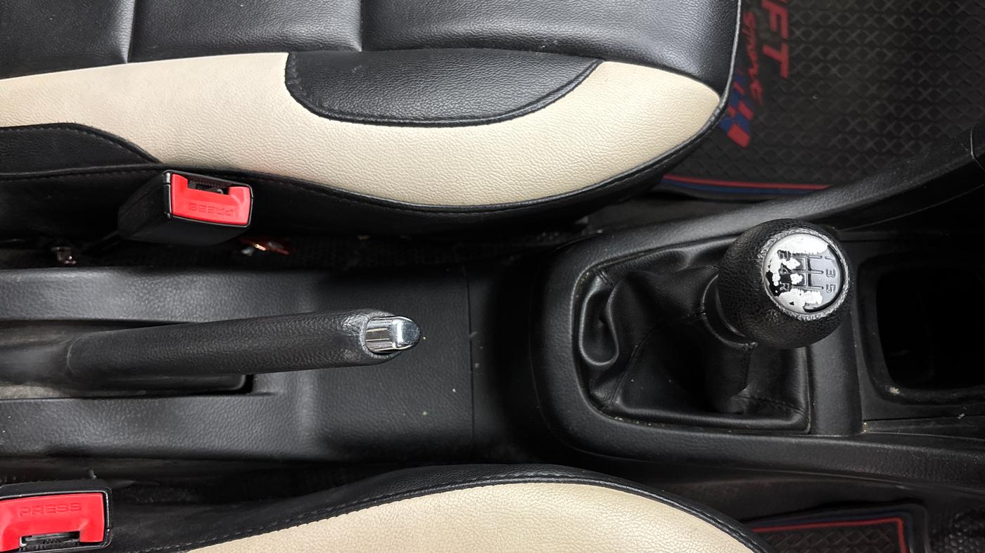 2017 Maruti Swift VXI, Petrol, Manual, 34,892 km, Gear Lever