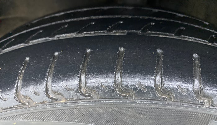 2018 Maruti Wagon R 1.0 VXI, Petrol, Manual, 19,021 km, Left Front Tyre Tread