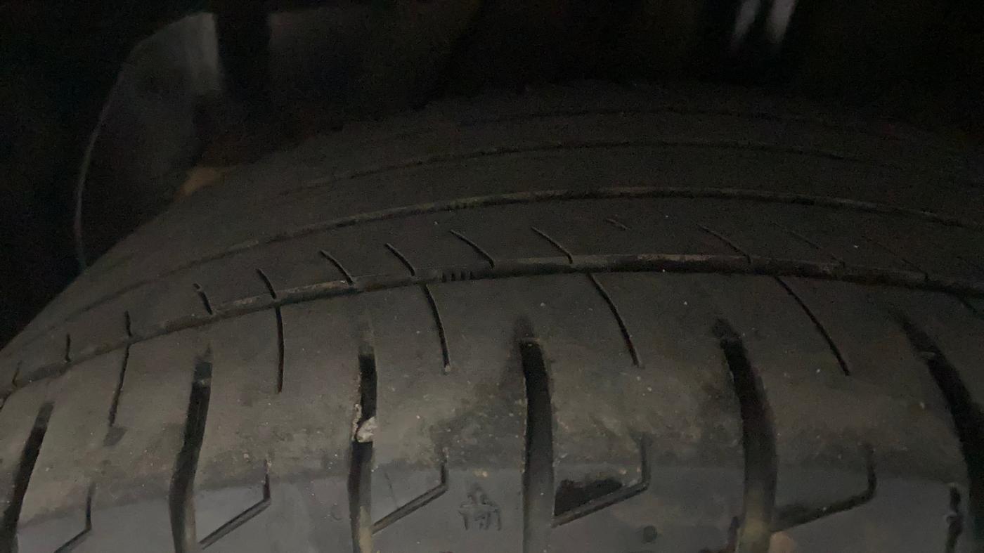 2020 MG HECTOR PLUS SMART 1.5 PETROL TURBO DCT 6-STR, Petrol, Automatic, 40,831 km, Left Front Tyre Tread