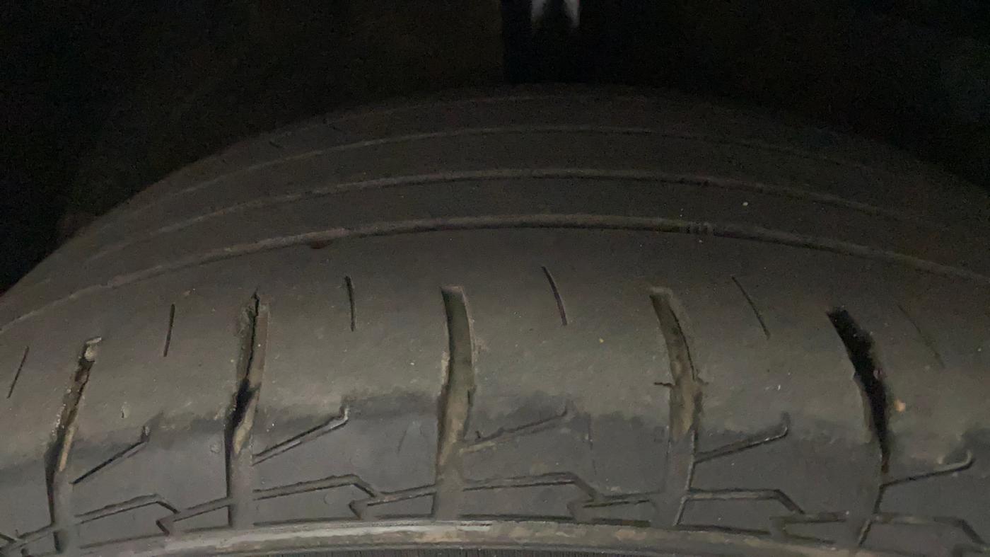2020 MG HECTOR PLUS SMART 1.5 PETROL TURBO DCT 6-STR, Petrol, Automatic, 40,831 km, Right Front Tyre Tread