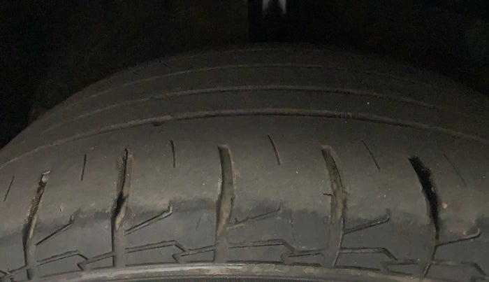 2020 MG HECTOR PLUS SMART 1.5 PETROL TURBO DCT 6-STR, Petrol, Automatic, 40,546 km, Right Front Tyre Tread