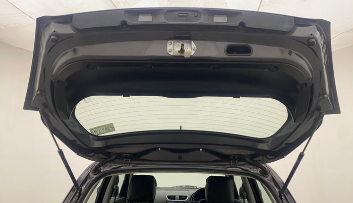 2017 Maruti Swift ZXI, Petrol, Manual, 29,424 km, Boot Door Open