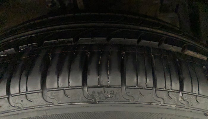 2017 Maruti Swift ZXI, Petrol, Manual, 29,424 km, Right Front Tyre Tread