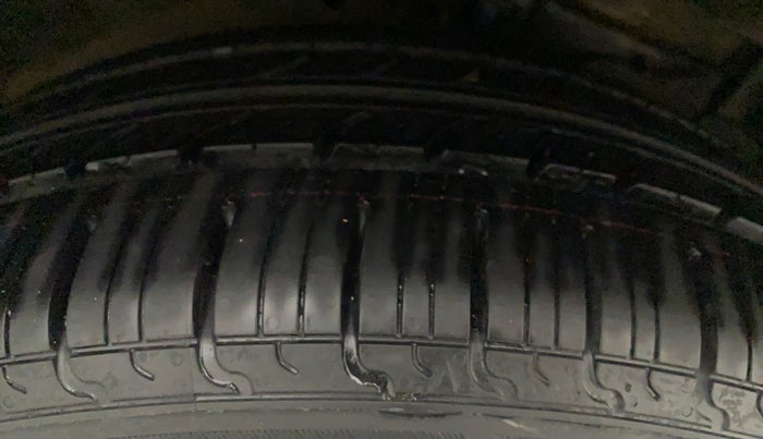 2017 Maruti Swift ZXI, Petrol, Manual, 29,424 km, Right Rear Tyre Tread