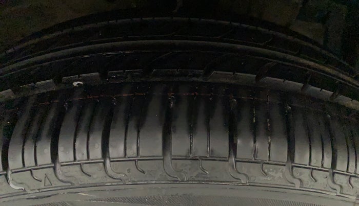 2017 Maruti Swift ZXI, Petrol, Manual, 29,424 km, Left Rear Tyre Tread
