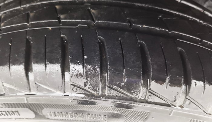 2021 Renault Kwid RXT 1.0 AMT (O), Petrol, Automatic, 37,444 km, Left Rear Tyre Tread