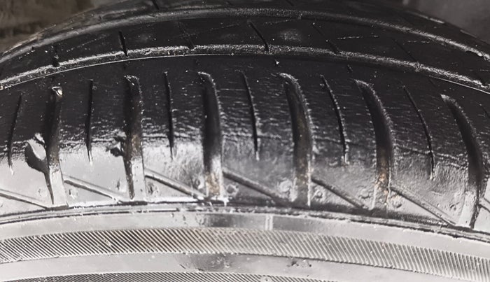 2021 Renault Kwid RXT 1.0 AMT (O), Petrol, Automatic, 37,444 km, Right Front Tyre Tread