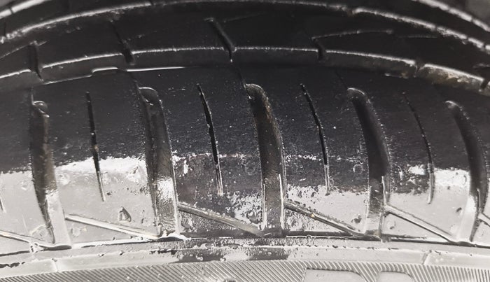 2021 Renault Kwid RXT 1.0 AMT (O), Petrol, Automatic, 37,444 km, Right Rear Tyre Tread