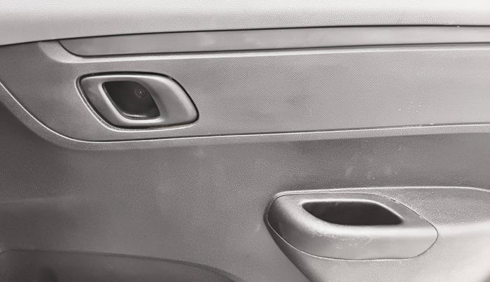 2021 Renault Kwid RXT 1.0 AMT (O), Petrol, Automatic, 37,444 km, Driver Side Door Panels Control