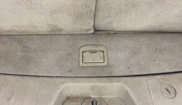 2016 Mahindra XUV500 W4, Diesel, Manual, 1,39,463 km, Boot Inside