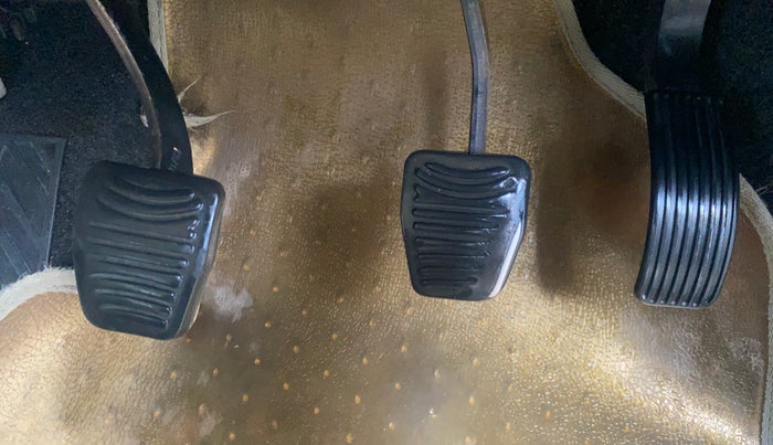 2016 Mahindra XUV500 W4, Diesel, Manual, 1,39,463 km, Pedals