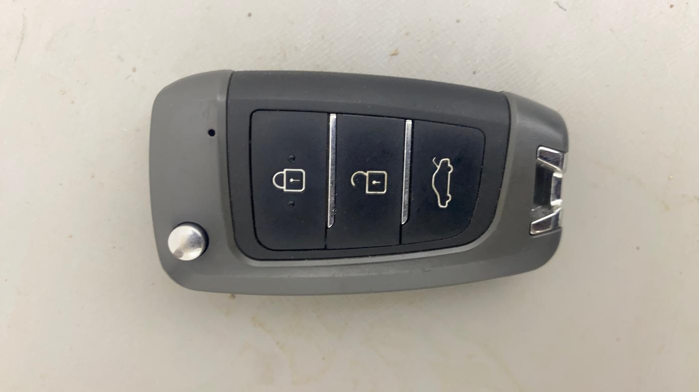 2016 Mahindra XUV500 W4, Diesel, Manual, 1,39,547 km, Key Close Up