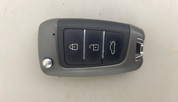 2016 Mahindra XUV500 W4, Diesel, Manual, 1,39,463 km, Key Close Up