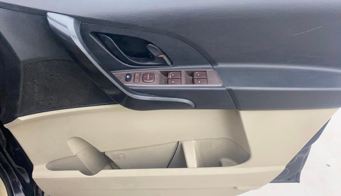 2016 Mahindra XUV500 W4, Diesel, Manual, 1,39,463 km, Driver Side Door Panels Control