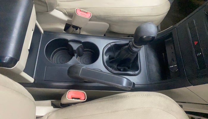 2016 Mahindra XUV500 W4, Diesel, Manual, 1,39,463 km, Gear Lever