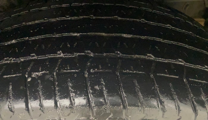 2016 Mahindra XUV500 W4, Diesel, Manual, 1,39,463 km, Left Rear Tyre Tread