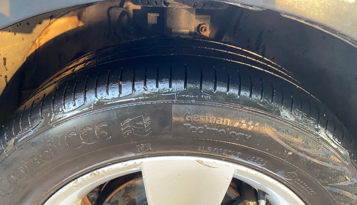 2017 Skoda Rapid AMBITION 1.5 TDI AT, Diesel, Automatic, 86,305 km, Right Front Tyre Tread