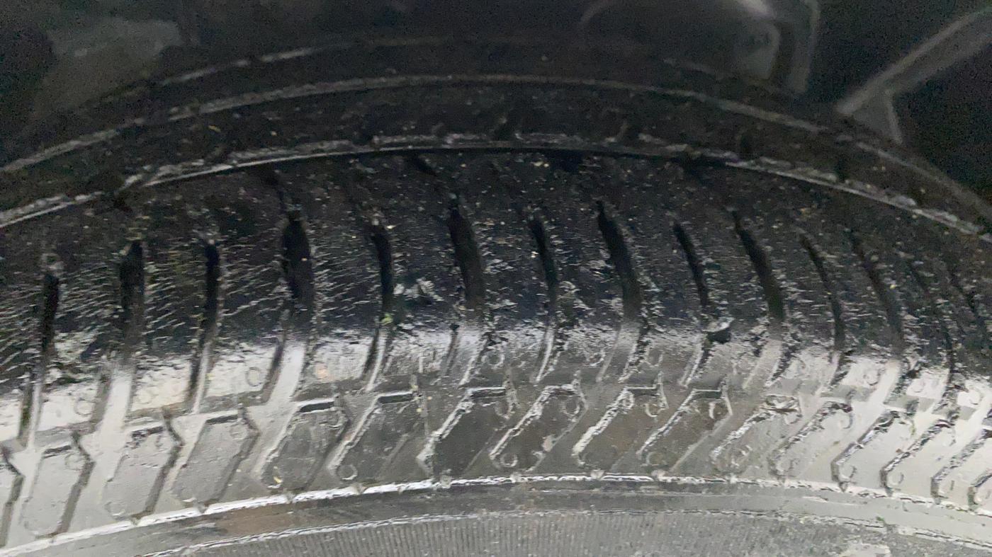 2015 Ford Ecosport 1.5 TITANIUM TI VCT AT, Petrol, Automatic, 76,334 km, Right Front Tyre Tread