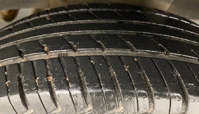 2016 Renault Kwid RXL, Petrol, Manual, 89,255 km, Left Rear Tyre Tread