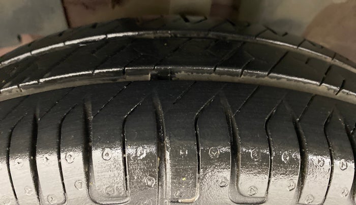 2016 Renault Kwid RXL, Petrol, Manual, 89,255 km, Left Front Tyre Tread