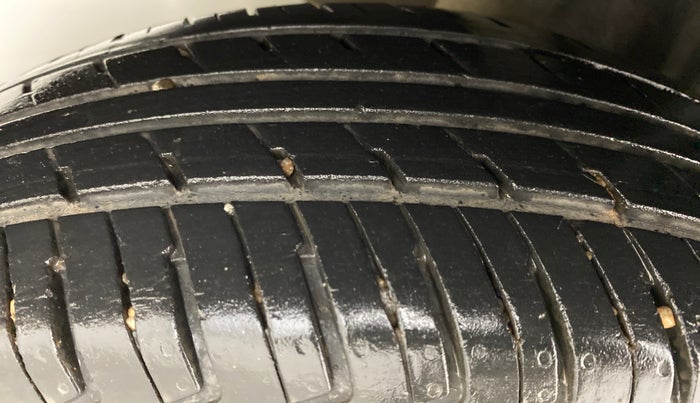 2016 Renault Kwid RXL, Petrol, Manual, 89,255 km, Right Rear Tyre Tread