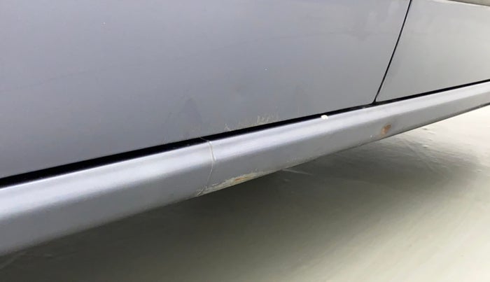 2011 Hyundai Santro Xing GL PLUS, Petrol, Manual, 1,24,967 km, Right running board - Slightly dented