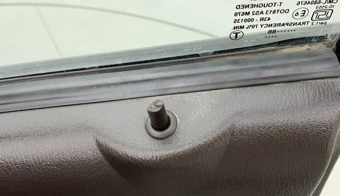 2011 Hyundai Santro Xing GL PLUS, Petrol, Manual, 1,24,967 km, Lock system - Door lock knob has minor damage