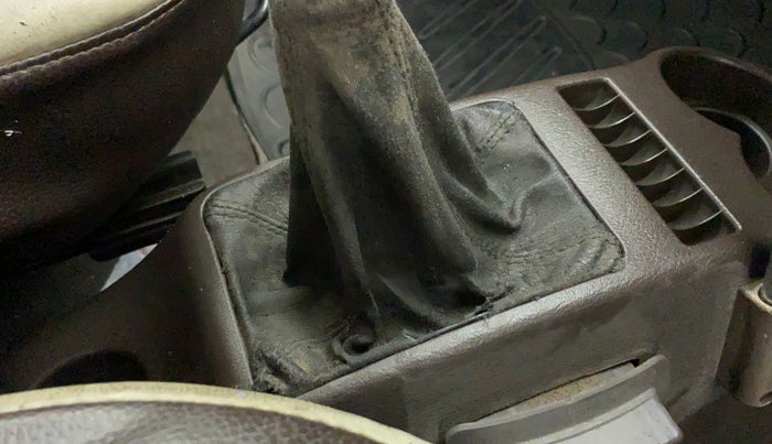 2011 Hyundai Santro Xing GL PLUS, Petrol, Manual, 1,24,967 km, Gear lever - Boot cover slightly torn