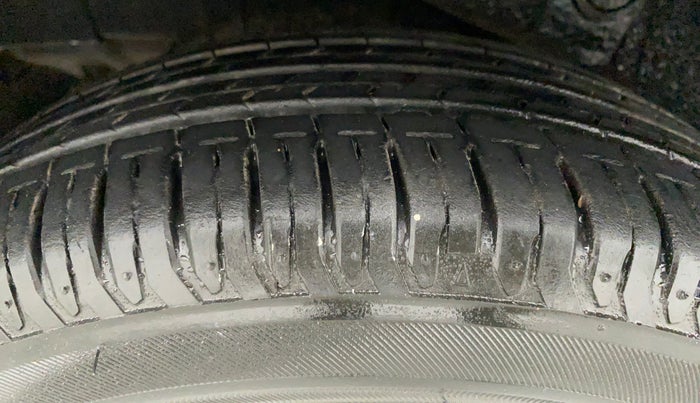 2011 Hyundai Santro Xing GL PLUS, Petrol, Manual, 1,24,967 km, Right Rear Tyre Tread