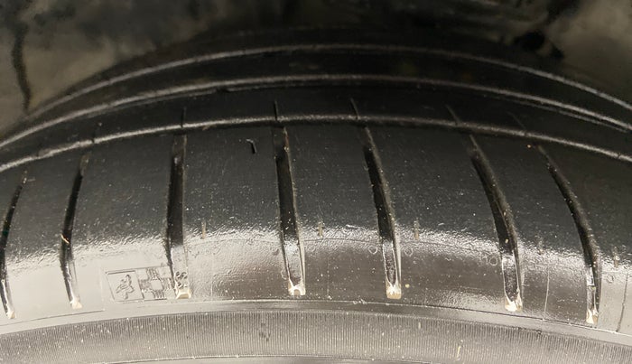 2018 Volkswagen TIGUAN HIGHLINE A/T, Diesel, Automatic, 68,377 km, Left Front Tyre Tread