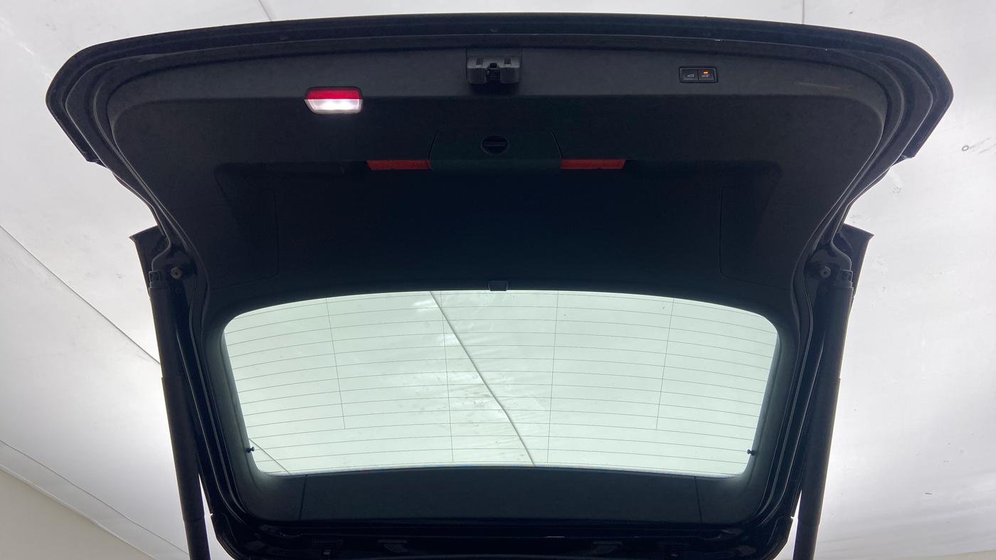 2018 Volkswagen TIGUAN HIGHLINE A/T, Diesel, Automatic, 68,377 km, Boot Door Open