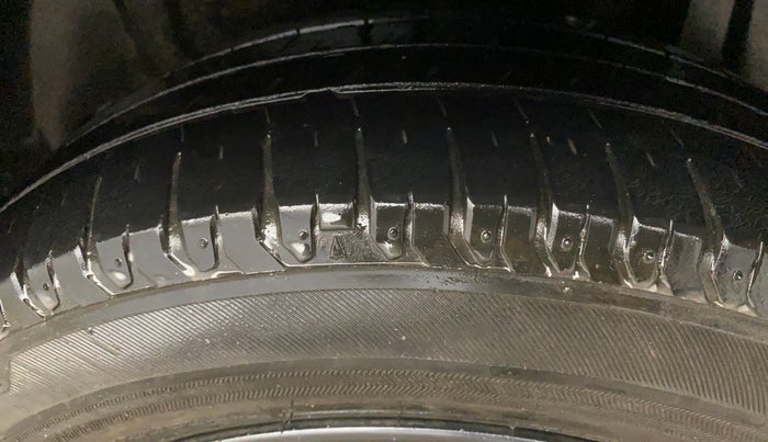 2020 Maruti XL6 ALPHA MT, Petrol, Manual, 27,592 km, Left Rear Tyre Tread