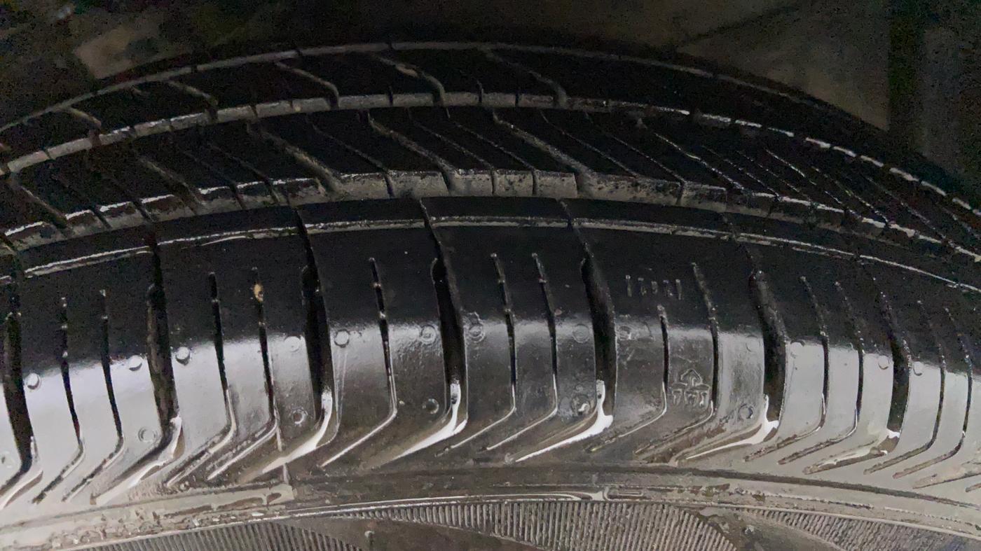 2010 Maruti Swift Dzire VXI, Petrol, Manual, 37,096 km, Left Front Tyre Tread