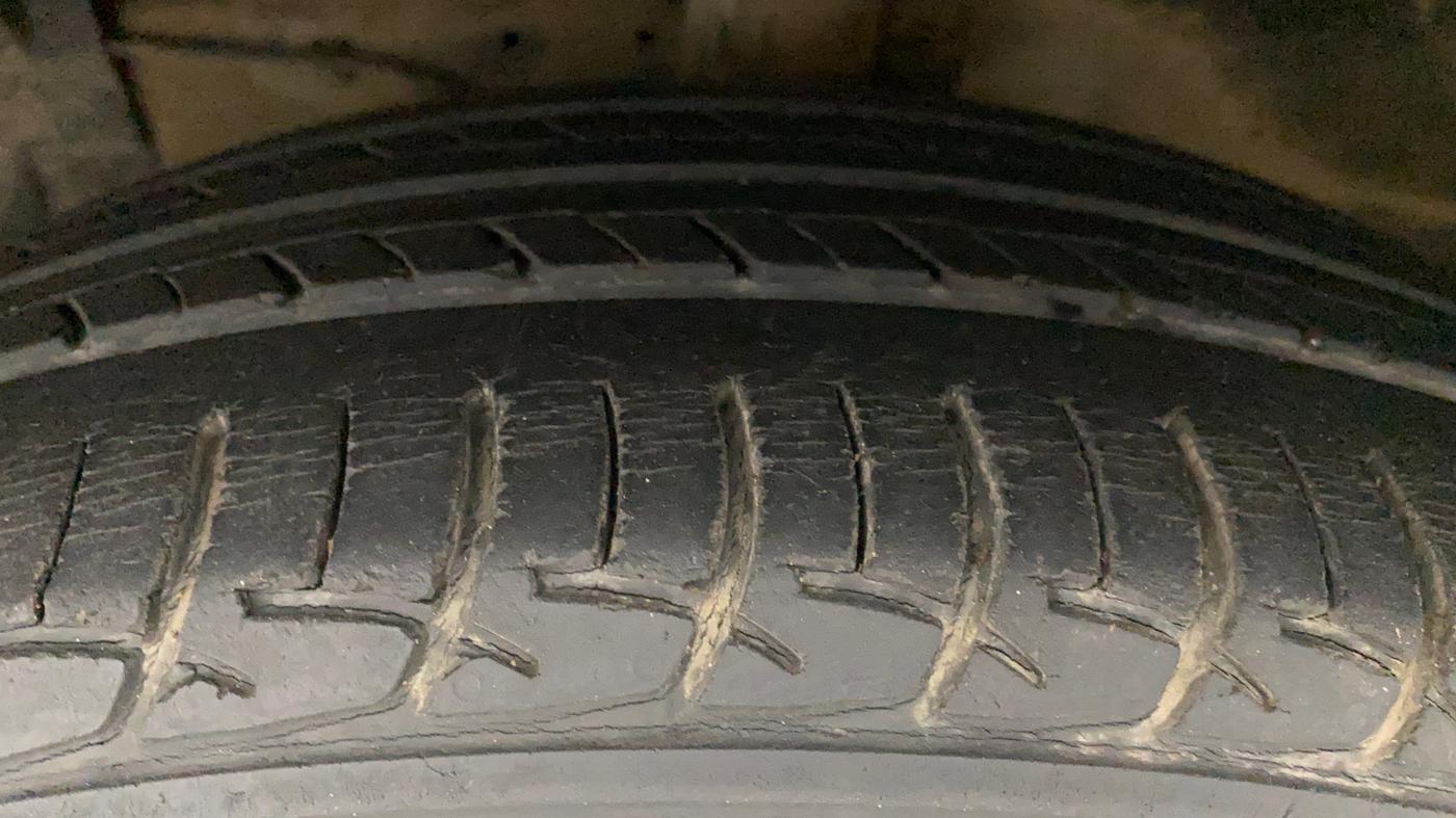 2018 Maruti Ciaz DELTA 1.5 SHVS MT PETROL, Petrol, Manual, 61,103 km, Left Front Tyre Tread