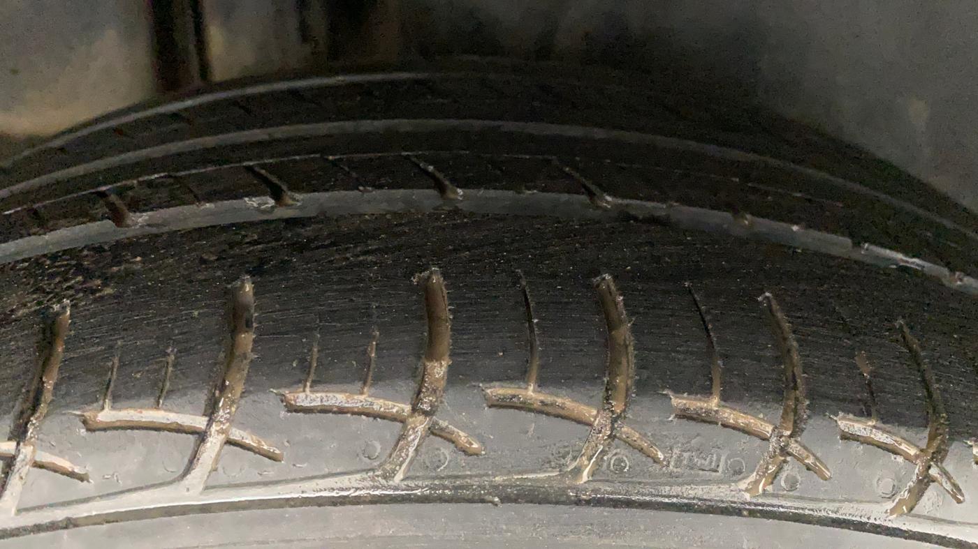 2018 Maruti Ciaz DELTA 1.5 SHVS MT PETROL, Petrol, Manual, 61,103 km, Right Rear Tyre Tread