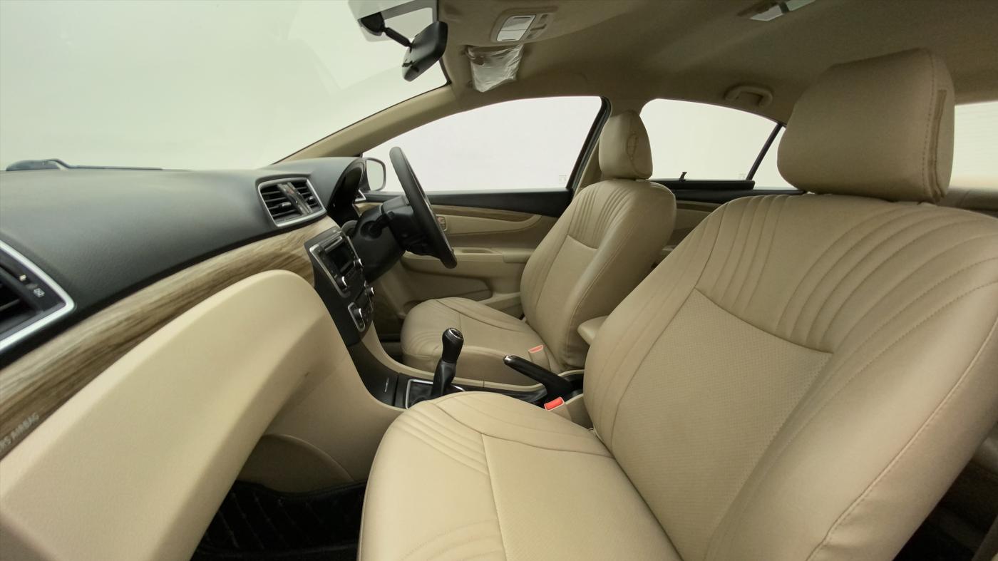2018 Maruti Ciaz DELTA 1.5 SHVS MT PETROL, Petrol, Manual, 61,103 km, Right Side Front Door Cabin