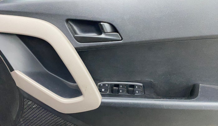 2016 Hyundai Creta BASE 1.6 PETROL, Petrol, Manual, 67,795 km, Driver Side Door Panels Control