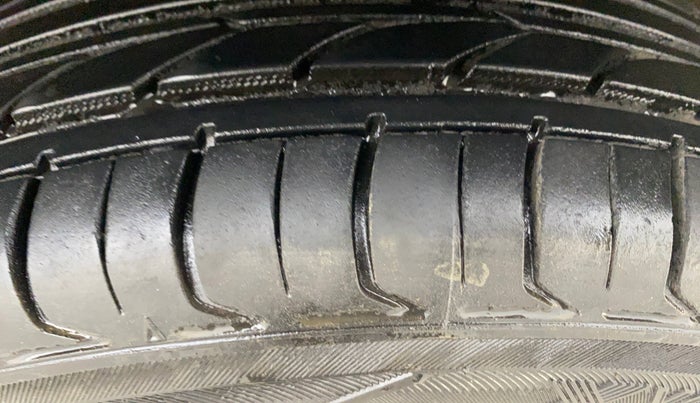 2015 Maruti Swift ZDI, Diesel, Manual, 31,878 km, Right Front Tyre Tread