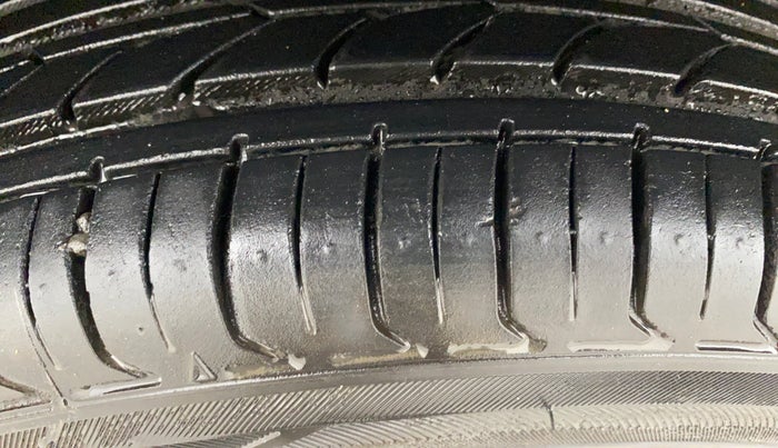 2015 Maruti Swift ZDI, Diesel, Manual, 31,878 km, Left Front Tyre Tread