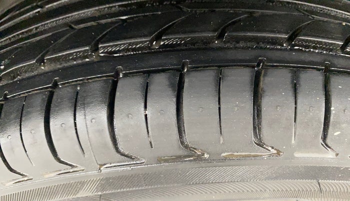 2015 Maruti Swift ZDI, Diesel, Manual, 31,878 km, Right Rear Tyre Tread