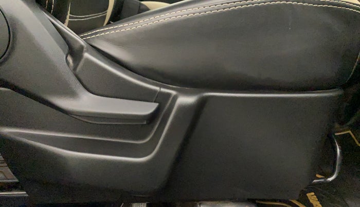 2021 Maruti New Wagon-R LXI CNG 1.0, CNG, Manual, 23,233 km, Driver Side Adjustment Panel