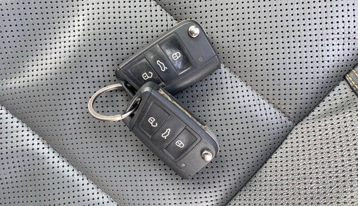 2022 Skoda KUSHAQ STYLE 1.0L TSI MT, Petrol, Manual, 71,865 km, Key Close Up