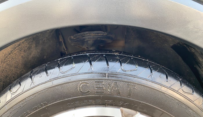 2022 Skoda KUSHAQ STYLE 1.0L TSI MT, Petrol, Manual, 71,865 km, Right Front Tyre Tread