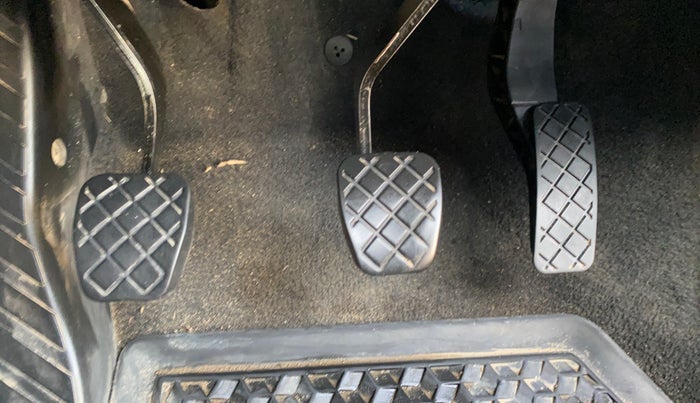 2022 Skoda KUSHAQ STYLE 1.0L TSI MT, Petrol, Manual, 71,865 km, Pedals