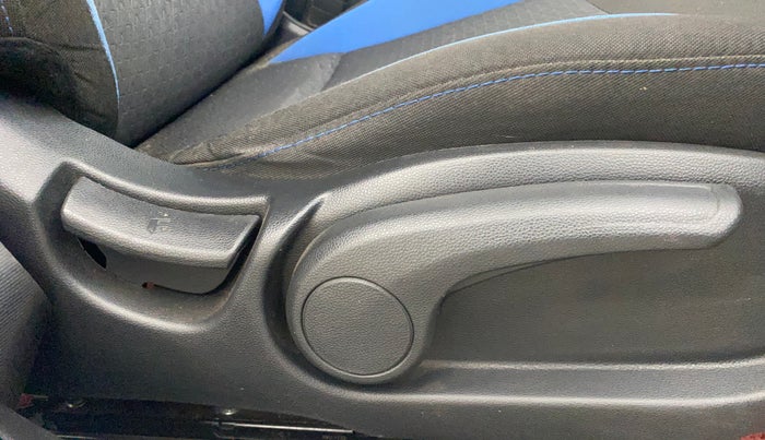 2018 Hyundai i20 Active 1.2 SX, Petrol, Manual, 18,544 km, Driver Side Adjustment Panel