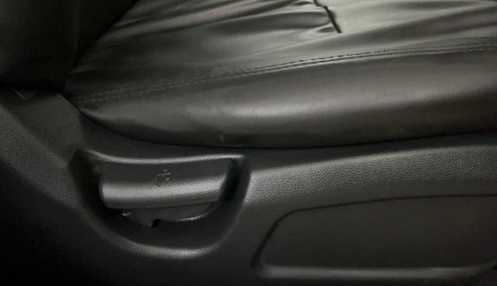 2018 Hyundai Elite i20 MAGNA EXECUTIVE 1.2, Petrol, Manual, 66,871 km, Driver Side Adjustment Panel