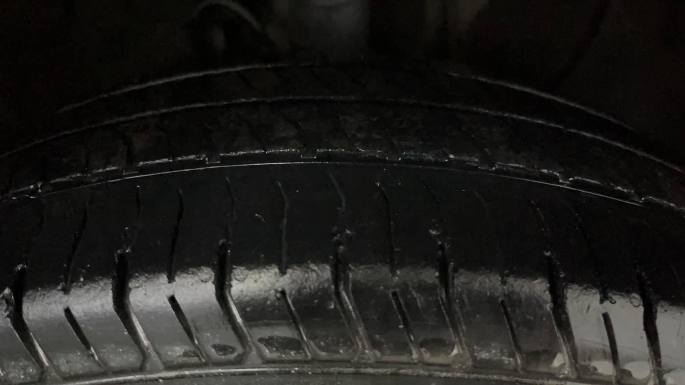 2018 Hyundai Elite i20 MAGNA EXECUTIVE 1.2, Petrol, Manual, 67,202 km, Right Front Tyre Tread